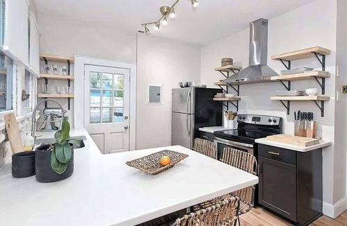 Plaza Midwood House | Hot Tub-Plaza Midwood-Walkable