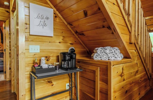 Sevierville Cabin | Hot Tub Pool Pet Friendly Game Room
