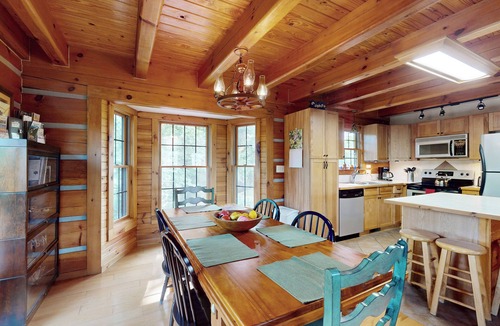Marshall Cabin | Hot Tub & River Views: 'Doolittle Mountain Cabin'