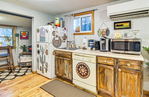 Maggie Valley Cottage | Hot Tub & Stone Fire Pit: Smoky Mountain Oasis!