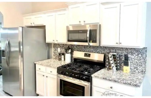 Douglasville House | Huge House for Groups, Teams, Six Flags & Sports