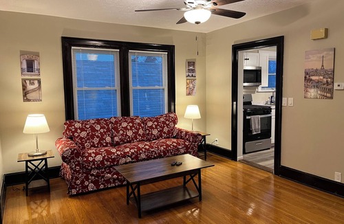 Norwood House | Hunter #2, Private One Bed near Xavier & Downtown