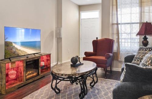Huntsville Apartment | Huntsville Mid-City Serenity Oasis - Private Apartment in Gated Community
