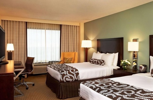Eagan Park Hotel | Ideal Mix of Comfort and Value! Outdoor Pool, Parking, Pets are Allowed