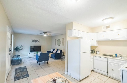 Bayou View Apartment | Ideally 2Br Near Lake Apartment