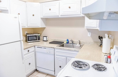 Bayou View Apartment | Ideally 2Br Near Lake Apartment