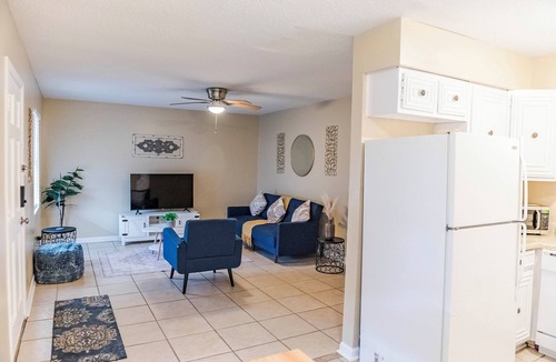 Bayou View Apartment | Ideally 2Br Near Lake Apartment