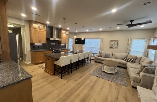 Eclectic House | Idle Speed Lake Martin - Newly remodeled spacious 5br/3.5 Ba. Lakefront home