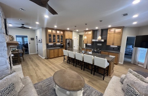 Eclectic House | Idle Speed Lake Martin - Newly remodeled spacious 5br/3.5 Ba. Lakefront home