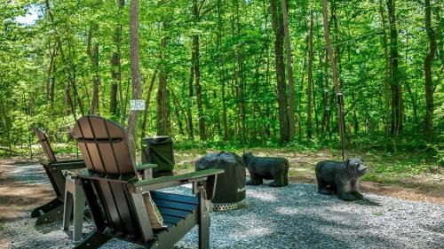 Mentone House | Incredible Cottage with Fire Pit and Stunning Forest Views in Mentore, Alabama