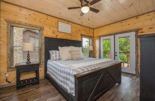 Sevierville House | Indoor Pool Family Hot Tub Air Hockey Gameroom