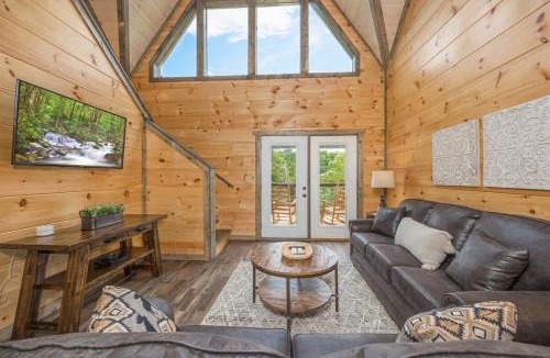 Sevierville House | Indoor Pool Family Hot Tub Air Hockey Gameroom