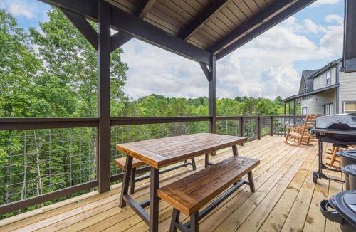 Sevierville House | Indoor Pool Family Hot Tub Air Hockey Gameroom