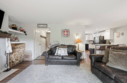 North Creek House | Indoor Pool + Jetted Tub + Game Room + 2 Townhomes | The Summit at Gore Mountain