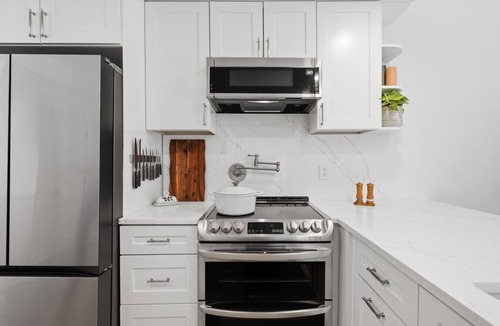 Macon House | Ingleside Luxury Home | 4br | Office + Gym