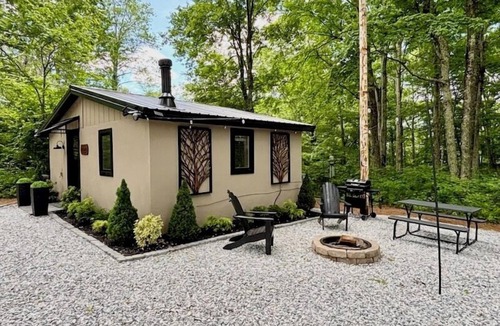 Frank Cottage | Inn a Nutshell at Linville!
