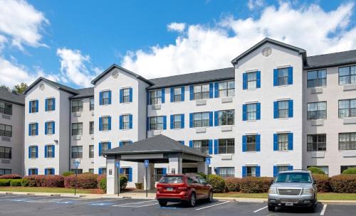Town Center Hotel | InTown Suites Extended Stay Marietta GA - Town Center