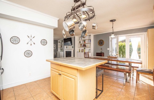 Kodak House | Ironwood Haven-Hot Tub-Firepit-Pool Table-Air Hockey-2600sq ft-7min Off Exit 407