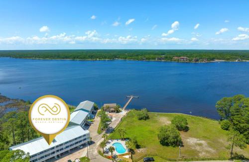 Sunnyside Apartment | Islandia 319 Waterfront With A Pool