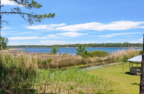 Sunnyside Apartment | Islandia 319 Waterfront With A Pool