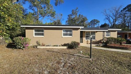 Northside Villa | Jacksonville Getaway 3 Bedroom Retreat