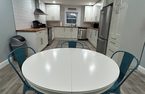 Girvin House | Jacksonville Intracoastal Retreat + near the beach
