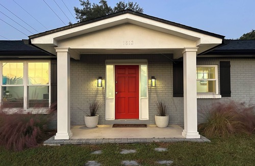 Girvin House | Jacksonville Intracoastal Retreat + near the beach