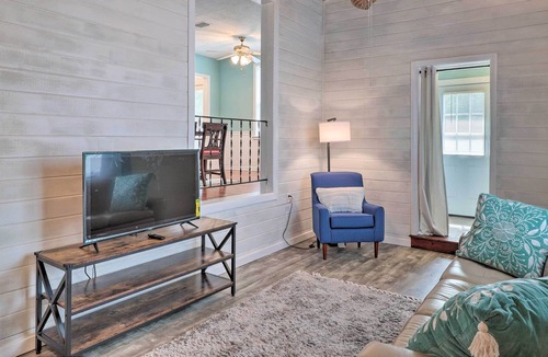 Lake Forest House | Jacksonville Retreat w/ Pool & Yard - 3 Mi to Zoo!