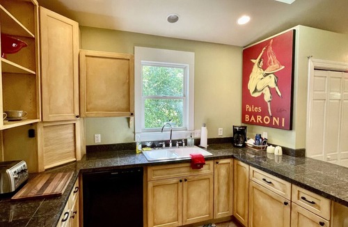 The Old Commons Apartment | Jasmine Suite , at Magnolia Court