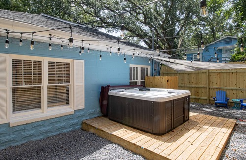 Long Beach Cottage | Jillian's Place-Beach Cottage with Hot Tub