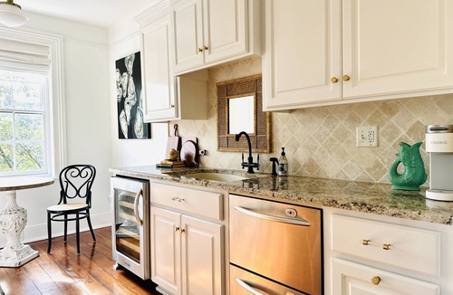 Historic Downtown Savannah Condo | Jones St Penthouse with Private Rooftop & Spectacular Views + FREE Golf Cart