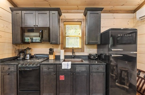 Rocky Grove Cabin | King Bed Lodge + Hot Tub + Fire Pit #14