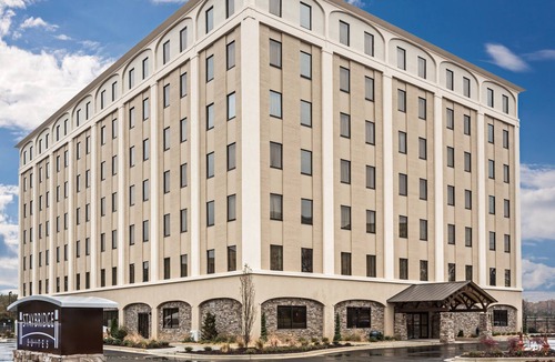 Eagan Park Apartment | King Studio Near ATL Airport. Free Breakfast Buffet. Gym Access. 24h Business Center.