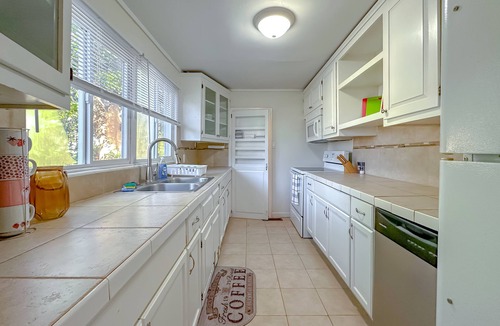Tallahassee House | King Suite, 1 Gig Wi-Fi, 3 BEDROOM 3 BATH, Game Room, Office, 1 mile to FSU/FAMU