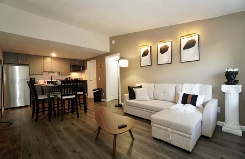 Columbus Apartment | King Suite - 10 min to Ft Moore