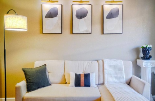 Columbus Apartment | King Suite - 10 min to Ft Moore
