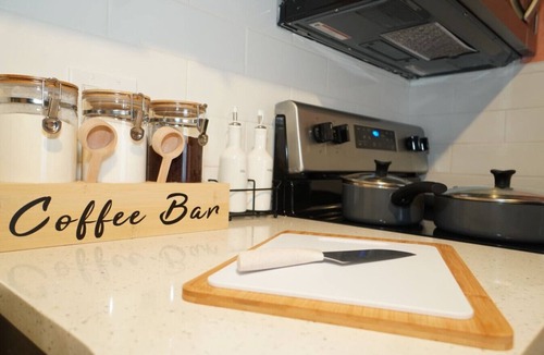 Columbus Apartment | King Suite, 10 mins to Ft Moore