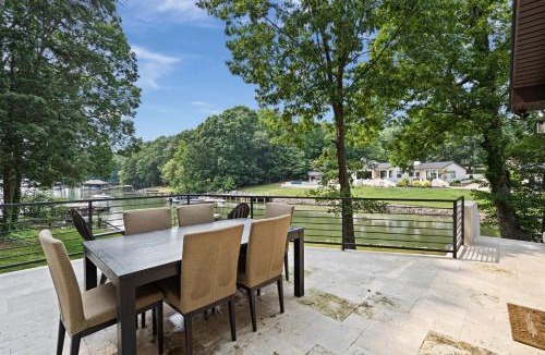 Mayhew House | King Suite, Kayaks, Lake, Luxury Magazine Featured