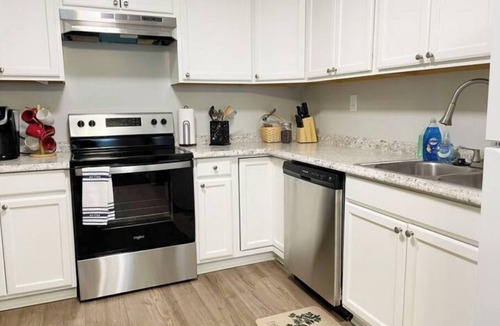 Decatur House | Kingfisher Cottage; Quiet & Comfortable 3 Bedroom