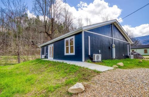 Cosby House | Kitt's Cottage, Pickleball Court, Creek, WIFI, Mountain Views, Starting at 79"