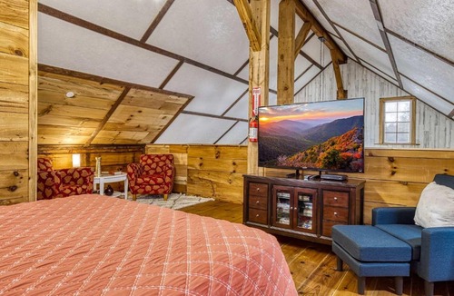Kodak House | Kodak Log Cabin Fire Pit Near Dollywood & Smokies