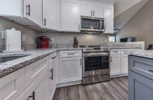 Kennesaw House | KSU, Lake Allatoona, Top Chop baseball complex, Yamaha and Lakepoint mins away!