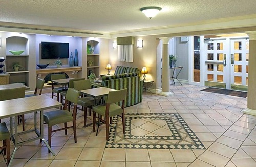 Huntsville Hotel | La Quinta Inn by Wyndham Huntsville Research Park