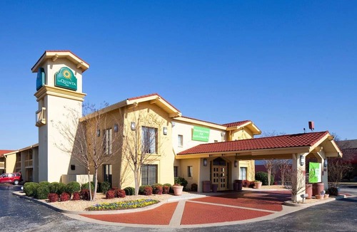 Huntsville Hotel | La Quinta Inn by Wyndham Huntsville Research Park