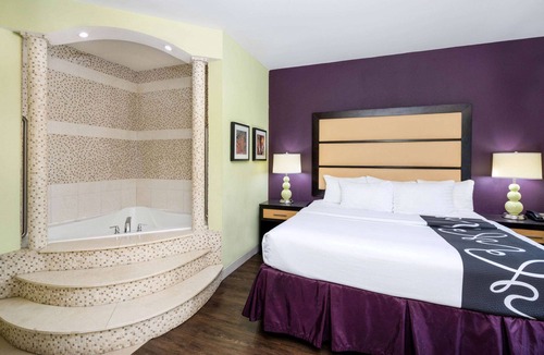 Flemington Hotel | La Quinta Inn & Suites by Wyndham Hinesville - Fort Stewart