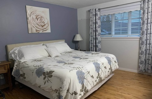 Cochrane House | La Résidence - 4BD 2BA Exec Home, Heated Garage
