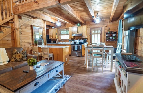 Warm Springs Cabin | Labor Day at Blackberry Patch - Close to Callaway Gardens!