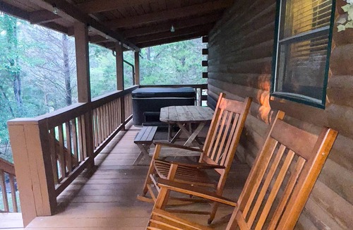 Warm Springs Cabin | Labor Day at Pike's Peak - Wifi and Hot Tub! - Callaway Gardens