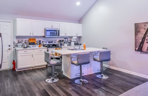 Church Street House | Lady G - Modern Comfort in Fairburn