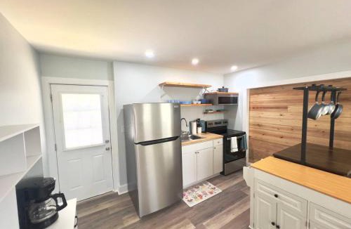 Laguna Beach House | Laguna Beach Bungalow sleeps 4 large patio just steps to the sand